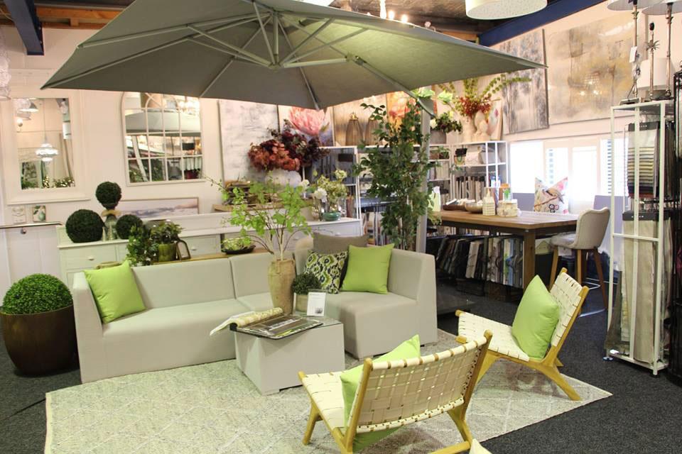 How to decorate outdoor rooms beautifully